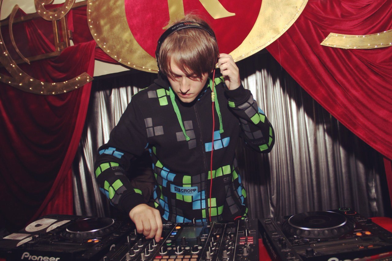 DJ
